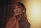 Curtain Bangs: Ακόμα και η Ariana Grande υπέκυψε στο μεγάλο hair trend - Κεντρική Εικόνα
