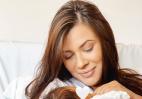 Η Λάουρα Νάργες ποζάρει για πρώτη φορά αγκαλιά με το μωρό της [εικόνα] - Κεντρική Εικόνα