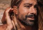 Ο Σάκης Τανιμανίδης πόζαρε με μακριά καστανόξανθα μαλλιά και προκαλεί χαμό - Κεντρική Εικόνα
