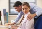 Πολλοί άνδρες μάλλον αγνοούν τί είναι σεξουαλική παρενόχληση στο γραφείο - Κεντρική Εικόνα